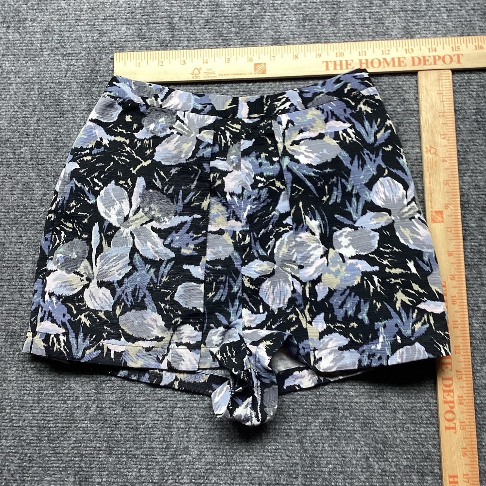 Topshop Floral High Rise Dress Shorts Womens US 2 Black Purple Pleated High